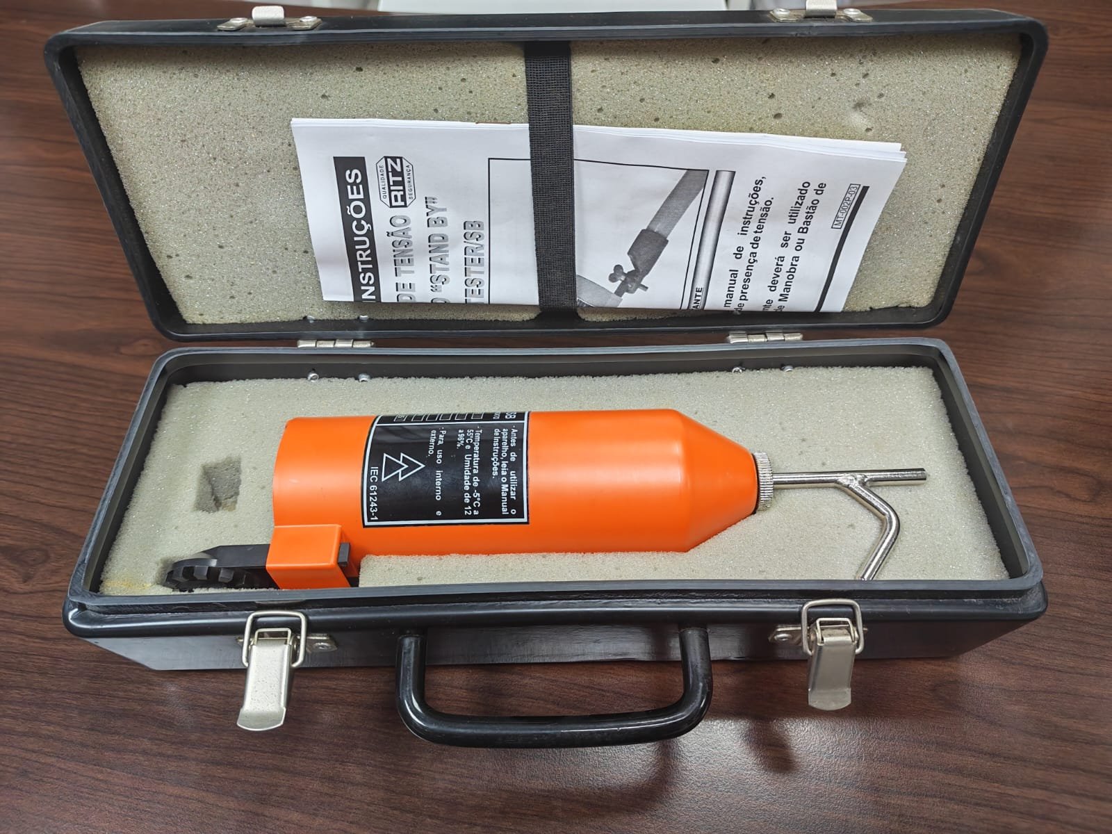 DETECTOR DE TENSIÓN POR CONTACTO